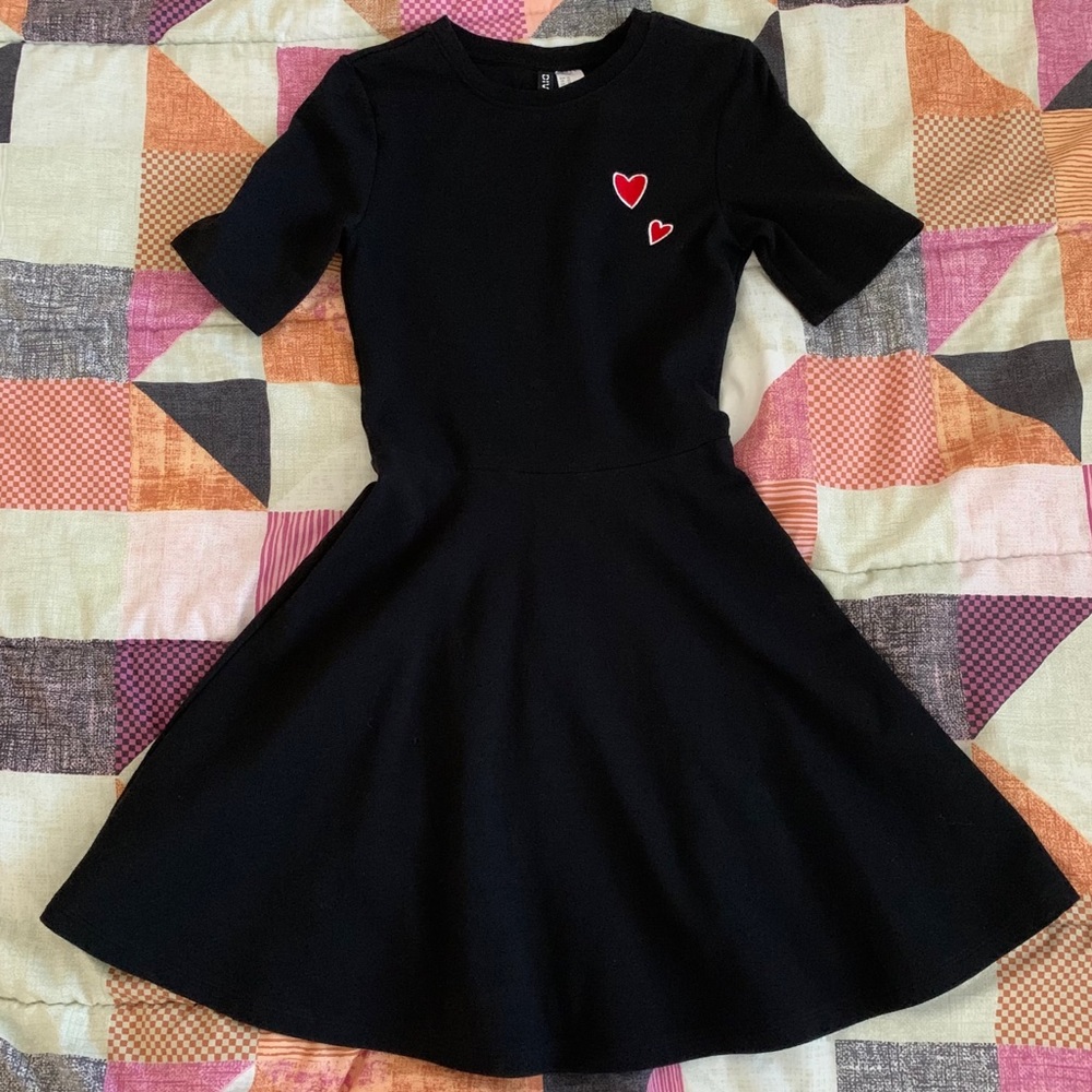 H&M Divided - Red hearts black dress - size XS